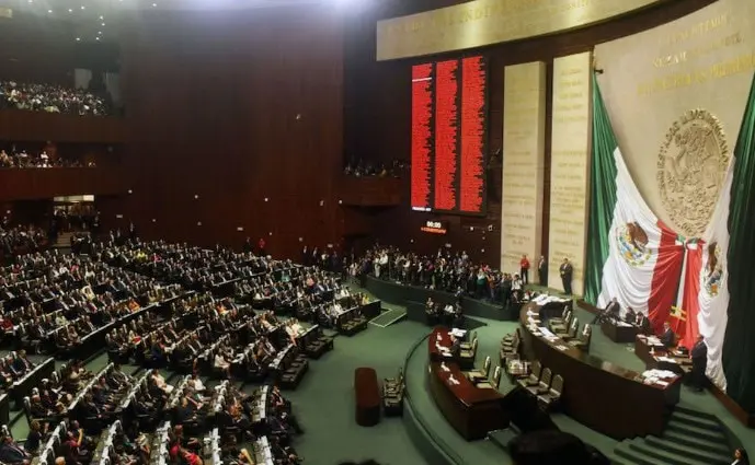 Senado de la República avala miscelánea fiscal, con aumento en refrescos, sueros, cigarros y museos