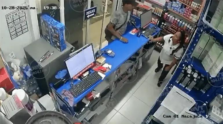 Asaltan a mano armada farmacia en Pomoca, Nacajuca; hecho queda registrado en cámaras de seguridad