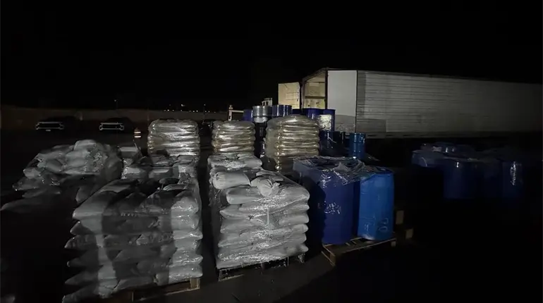 Lo detienen con tractocamión cargado de percusores y sustancias químicas para drogas sintéticas en Durango