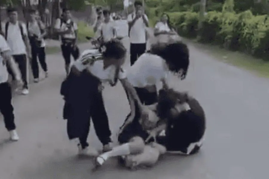 Se lían a golpes tres estudiantes del CECyTE en Dos Montes, Centro