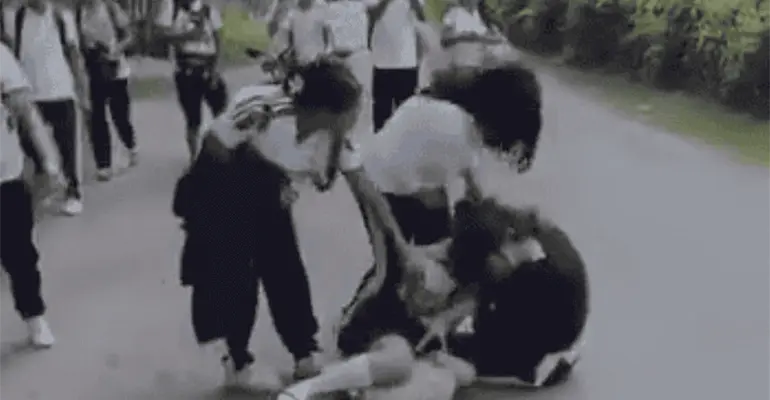 Se lían a golpes tres estudiantes del CECyTE en Dos Montes, Centro