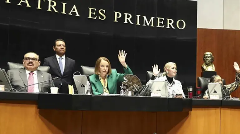 Senado avala nueva Ley de la Armada; oposición acusa que se busca militarizar al país