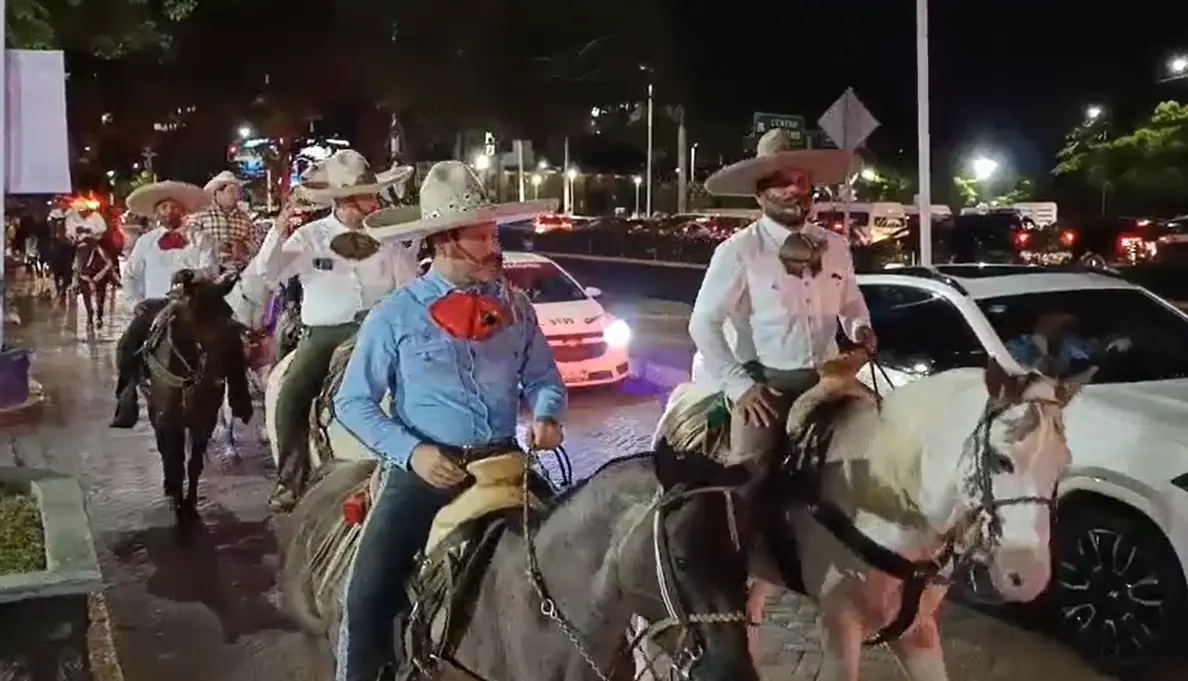 Honran memoria de los charros fallecidos con la cabalgata "El galope de la eternidad"