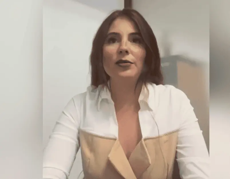 Se disculpa funcionaria de Puerto Vallarta por declaraciones en Show de Franco Escamilla; asegura que sí trabaja