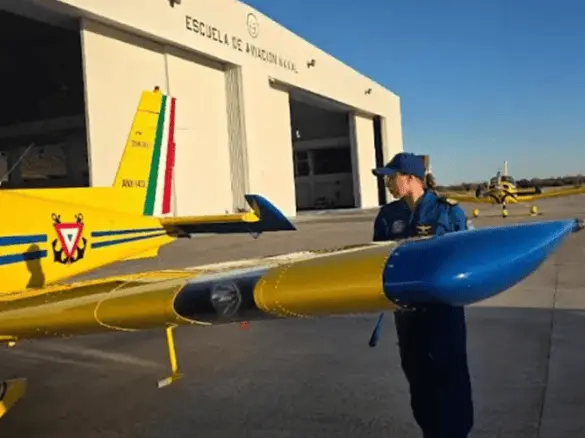 Nombra Semar a la primera instructora de vuelo mujer en su historia