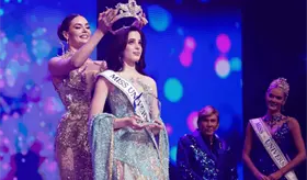 Presenta Telereportaje a su corresponsal en Miss Universe 2025