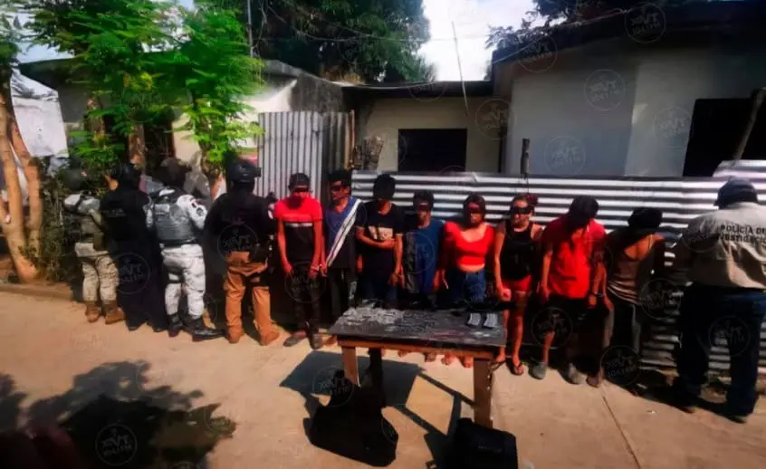 Detienen en Teapa a ocho personas; les aseguran un arma, drogas y chalecos tácticos