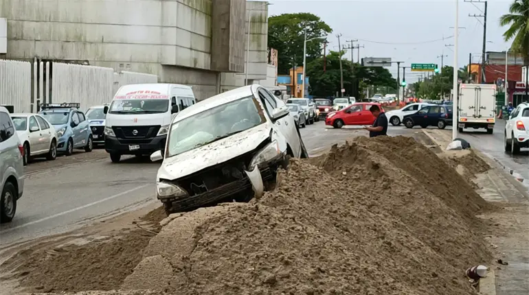 Un herido y 4 vehículos siniestrados, saldo de mañana accidentada por lluvias en Tabasco