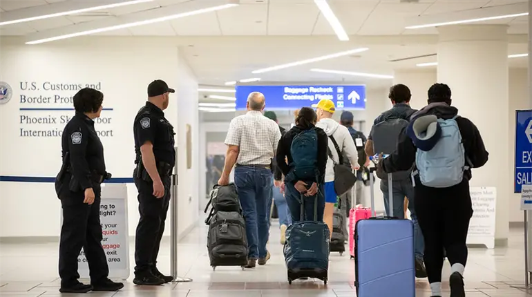 Gobierno de Trump fija en 7 mil 500 la admisión de refugiados para el 2026