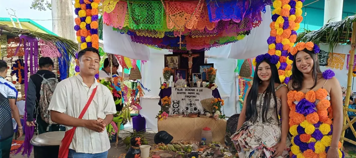 Alumnos del CBTA No. 94 de Jalpa muestran su creatividad con los altares de muertos