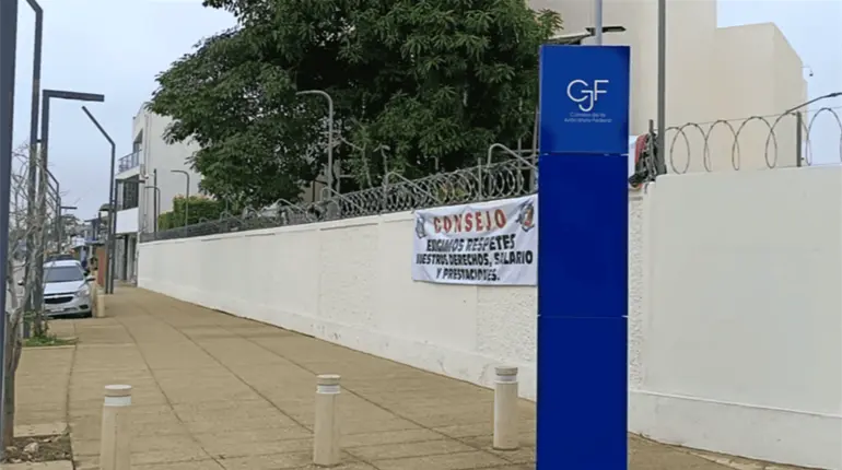 Trabajadores del Poder Judicial realizan paro en Tabasco por falta de aumento e insumos para laborar