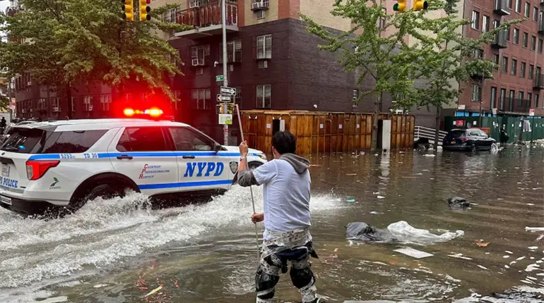 Dos hombres mueren ahogados en sótanos de Nueva York tras inundaciones