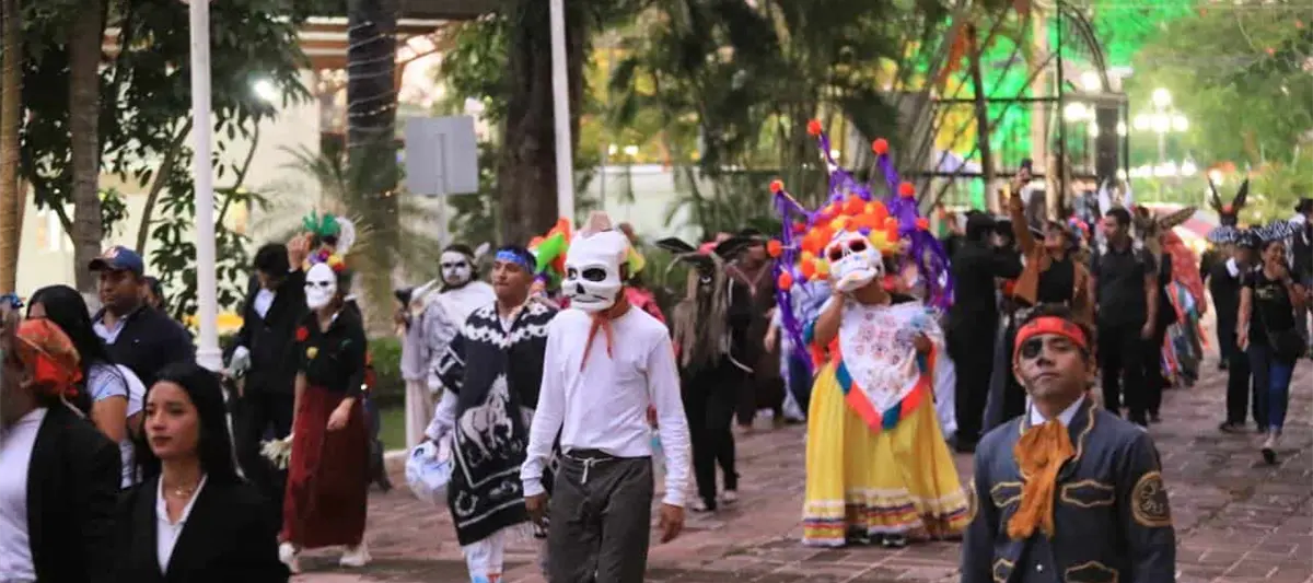 Realizan "Comparsa macabrona" y Festival del Camino de las Ánimas en Villahermosa