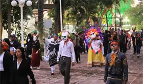 Realizan "Comparsa macabrona" y Festival del Camino de las Ánimas en Villahermosa