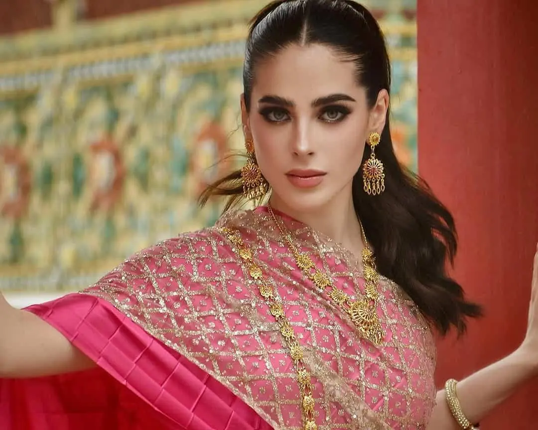 Fátima Bosch se roba miradas con atuendo tailandés, lleno de historia y color