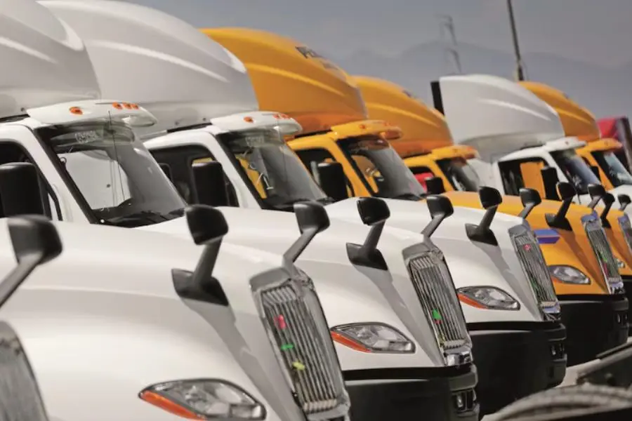 Entran en vigor aranceles del 25% para camiones en EE. UU.; afecta a México