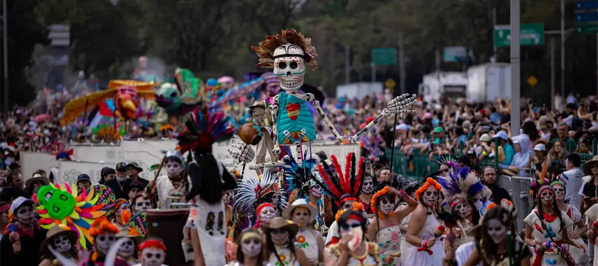 Participan más de mil 500 artistas en desfile del Día de Muertos en CDMX