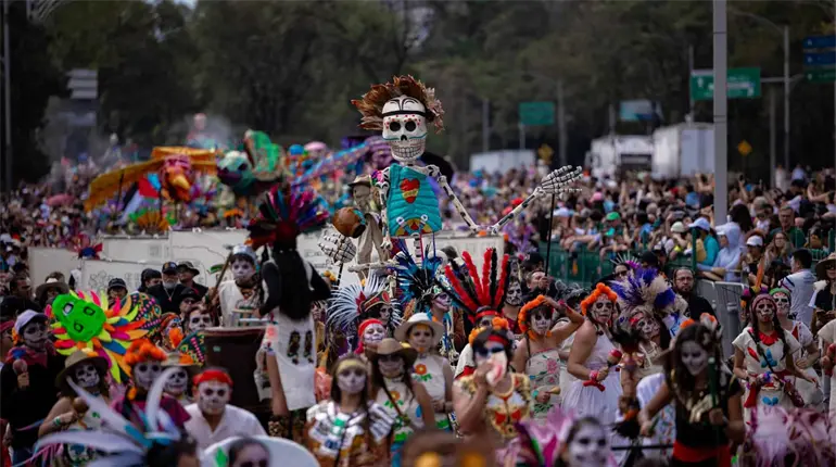 Participan más de mil 500 artistas en desfile del Día de Muertos en CDMX