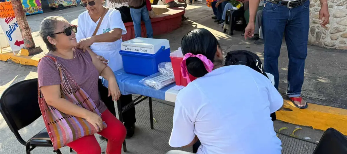 IMSS Bienestar instala 50 módulos de vacunación en panteones de Tabasco