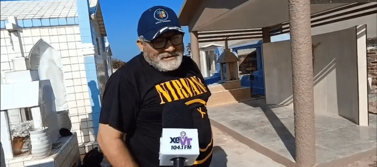 Trabajadores que remodelaron bóveda de padres de AMLO afectaron lápida de otra persona, acusa familiar