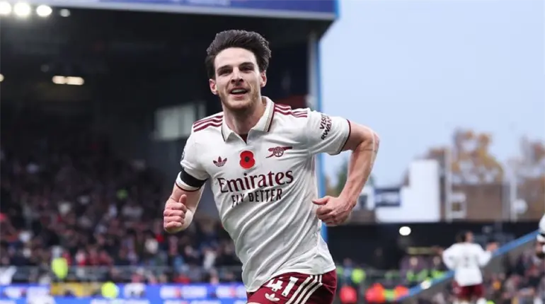 Arsenal vence 2-0 al Burnley y se mantiene como líder en la Premier League