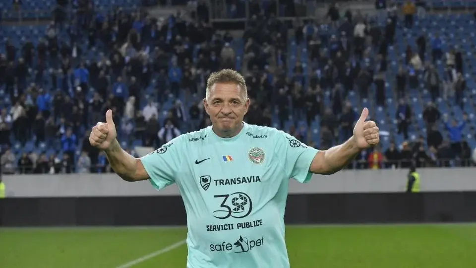 Dueño de equipo de tercera división rumano debuta a los 61 años