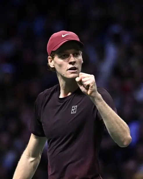 Jannik Sinner avanza a final del Masters 1000 de París