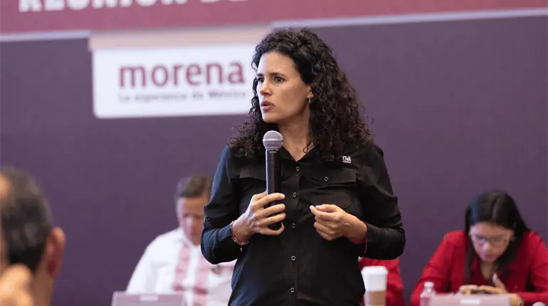 "Prácticamente redactamos una nueva Constitución", presume Luisa Alcalde