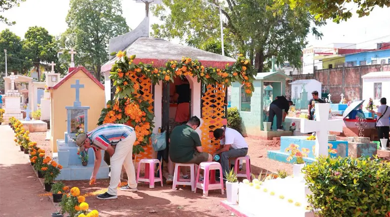 Visitaron 45 mil los 5 panteones administrados por Gobierno de Centro