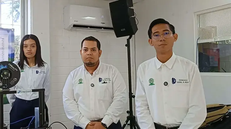 Estudiantes aumentan rendimiento de bicicletas eléctricas con energía eólica