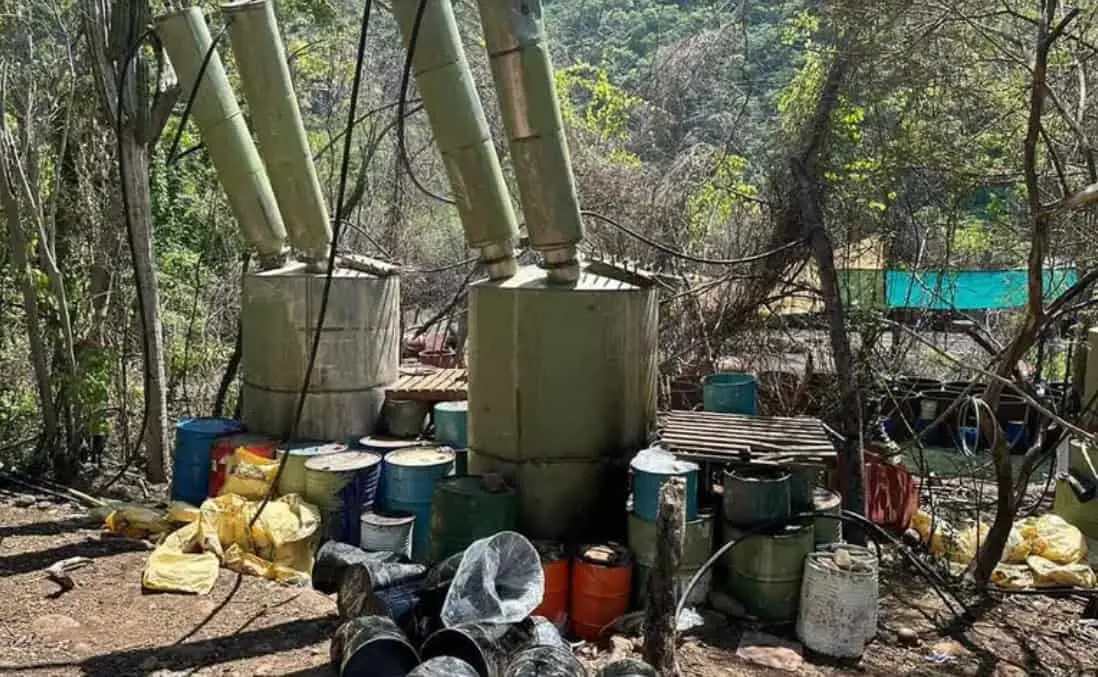 Localizan y destruyen dos laboratorios clandestinos en Culiacán