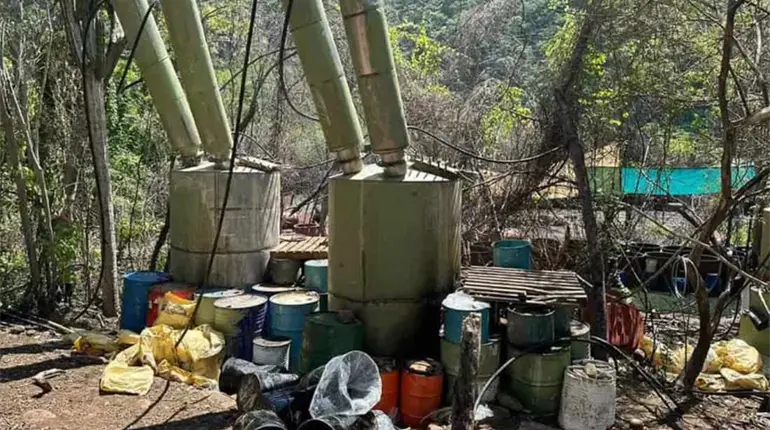 Localizan y destruyen dos laboratorios clandestinos en Culiacán