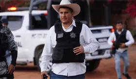 Confirman en audiencias de pruebas que agresor de Carlos Manzo fue asesinado pese a estar sometido