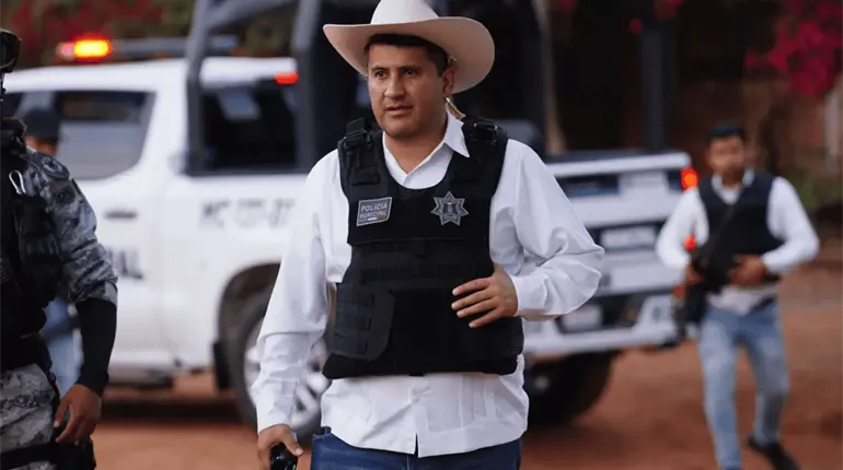 Confirman en audiencias de pruebas que agresor de Carlos Manzo fue asesinado pese a estar sometido