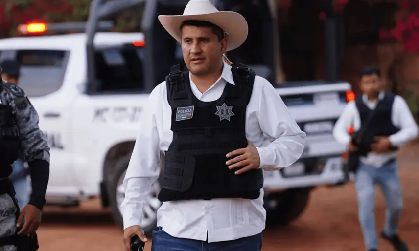 Confirman en audiencias de pruebas que agresor de Carlos Manzo fue asesinado pese a estar sometido