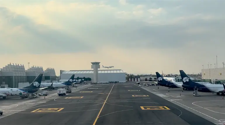 Confía Sheinbaum en que llegarán a acuerdo con EE. UU. para evitar cierre de rutas aéreas