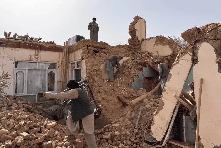 27 muertos y 700 heridos, deja sismo de magnitud 6.3 en Afganistán