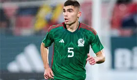 Johan Vásquez y Genoa logran primera victoria en 10 partidos