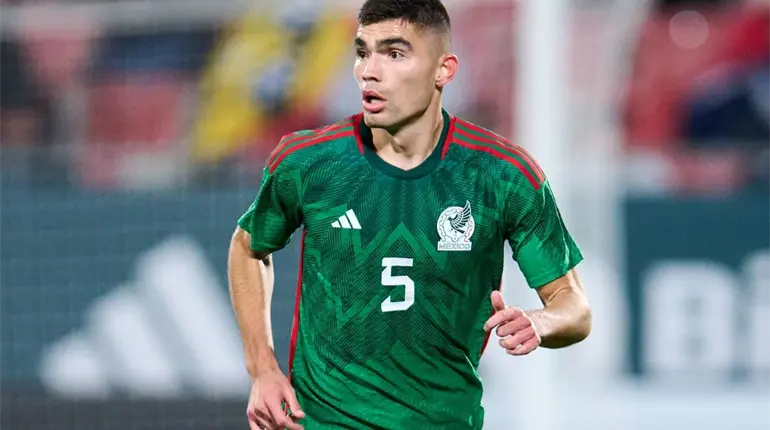 Johan Vásquez y Genoa logran primera victoria en 10 partidos