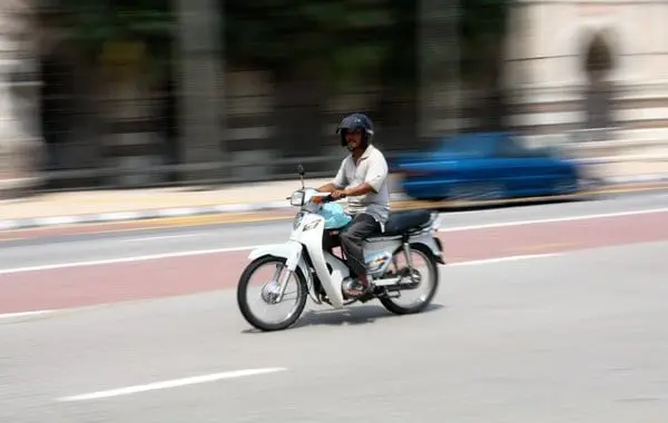 Inicia Setab censo con estudiantes de bachiller sobre uso de motocicletas para ir a la escuela