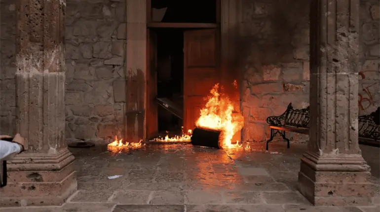 Acusa gobernador de Michoacán infiltración de grupos políticos en vandalización del Palacio de Gobierno