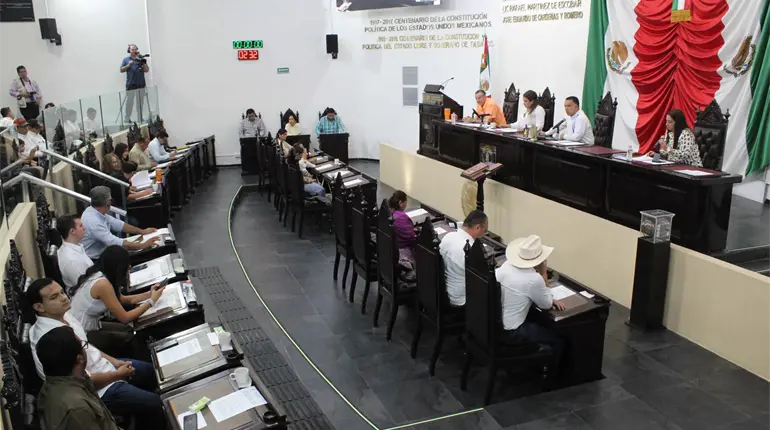 Polemizan diputados locales en tribuna por tema de inseguridad y asesinato de Carlos Manzo