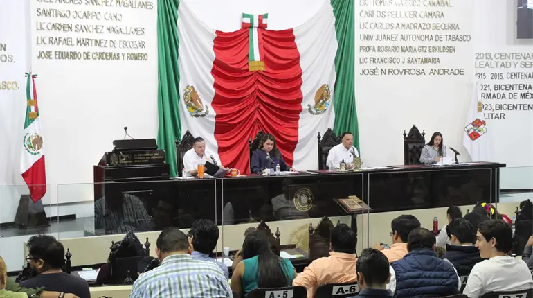 Rinde Congreso de Tabasco minuto de silencio en memoria de víctimas de Michoacán y Sonora