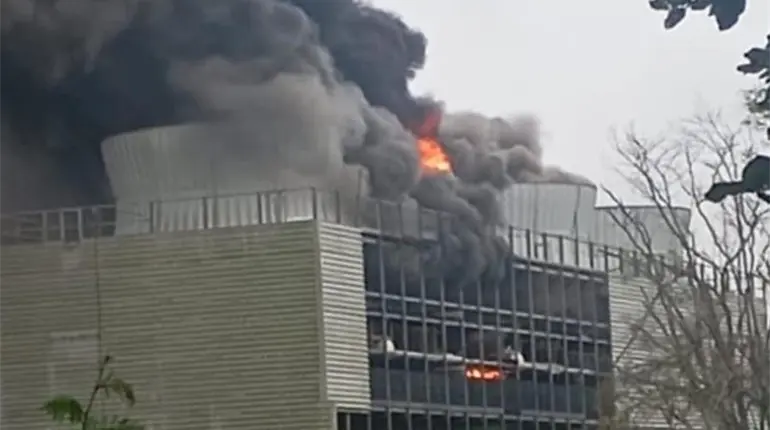 Se incendian instalaciones abandonadas de Cryoinfra en Huimanguillo