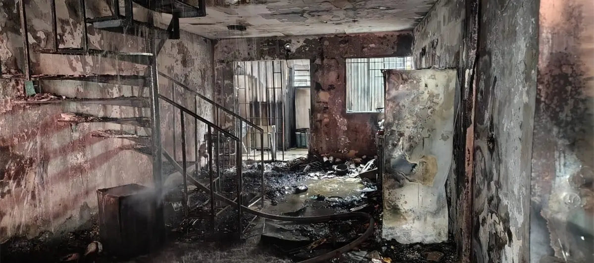 Se incendia vivienda en Pomoca; bomberos controlan el fuego