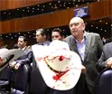 Con sombreros manchados de rojo, diputados del PRI protestan por el asesinato de Carlos Manzo