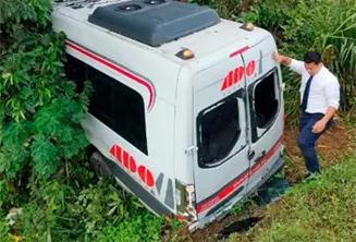 Unidad de ADO sufre accidente en la vía Coatzacoalcos – Villahermosa