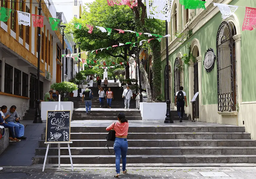 Indigencia y migrantes, principales problemas de la Zona Luz: Coordinador de Barrio Mágico