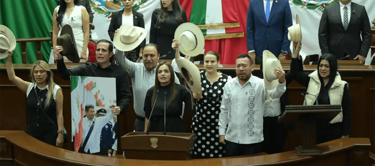 Viuda de Carlos Manzo toma protesta como alcaldesa sustituta de Uruapan
