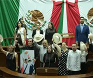 Viuda de Carlos Manzo toma protesta como alcaldesa sustituta de Uruapan
